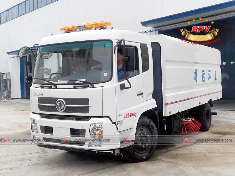 Left front view of Dongfeng Kingrun Road Sweeper Truck